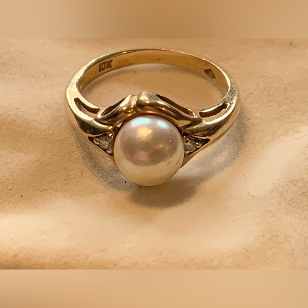 10 KT Gold Pearl Ring